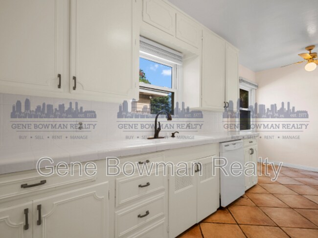 Building Photo - 6129 Pembroke Dr