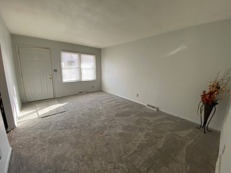 Building Photo - 3310 SE 5th St