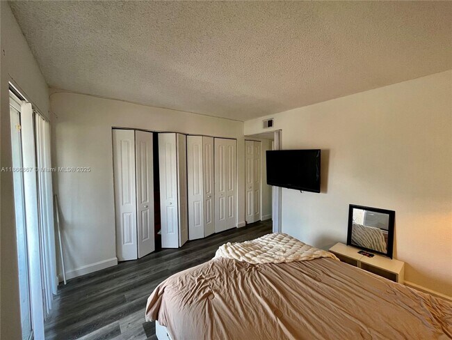 Building Photo - 8675 NW 5th Terrace