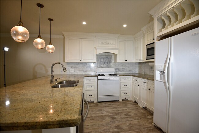 Building Photo - 9997 Hyacinth Way