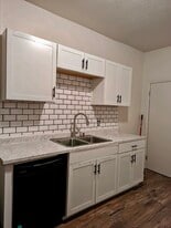 Building Photo - 672 Middle Ave