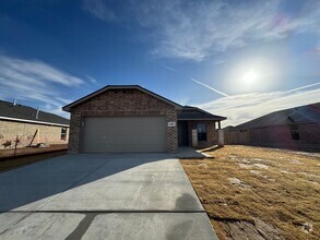 Building Photo - Brand New Construction 3/2/2 2024 1/2 off ...