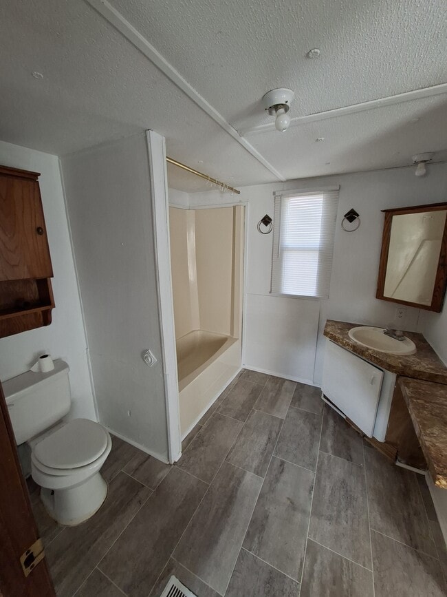 Building Photo - 1925 Bacons Bridge Rd