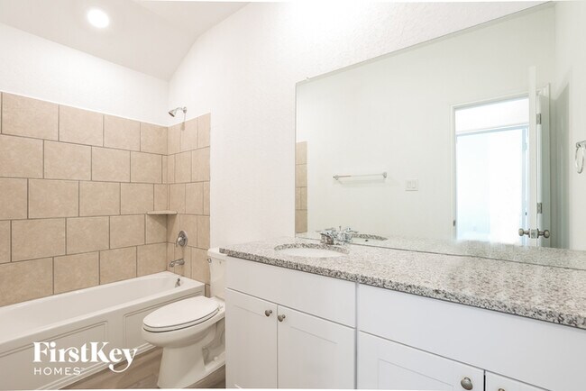 Building Photo - 10626 Vinateros Dr