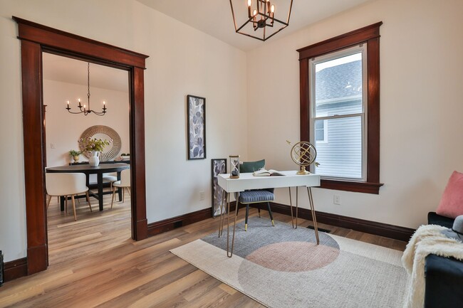 Building Photo - Newly Renovated Single Family Home