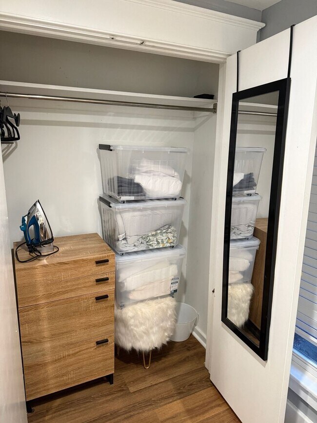 Building Photo - 1515 1/2 S Carson Ave