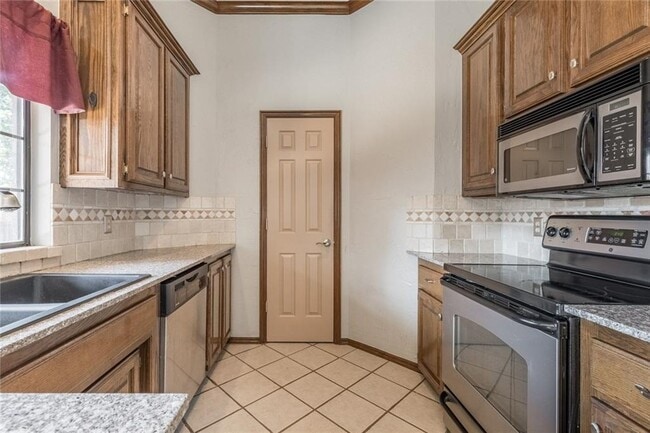 Building Photo - 1809 Courtney Ln