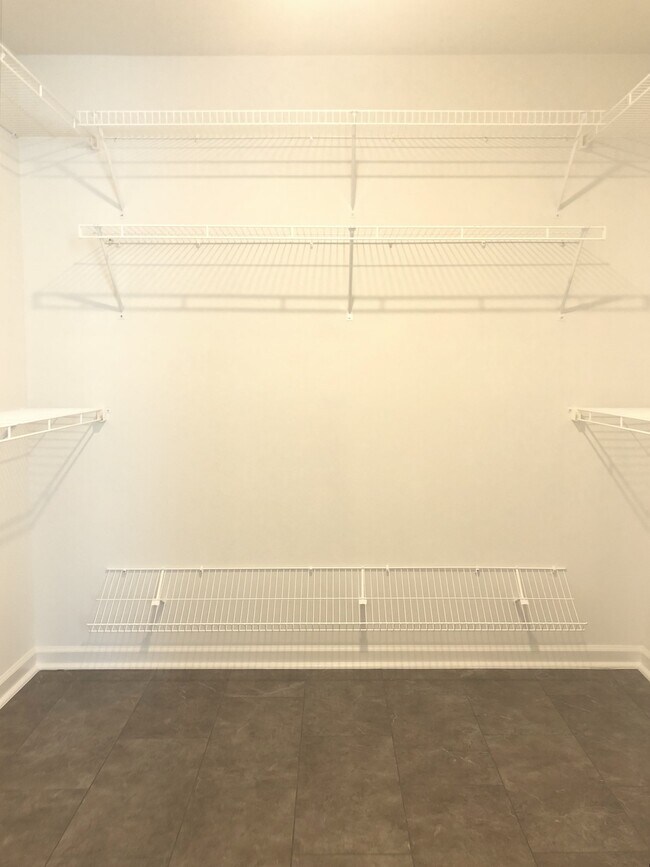 Building Photo - 879 Goodale Dr