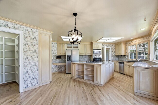 Building Photo - Stunning 3,488 Sq. Ft. Home with Pool & 3-...