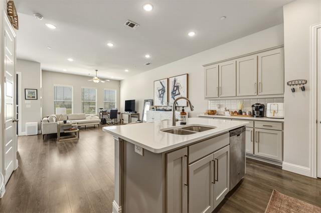 Building Photo - 4937 Barcelona Ave