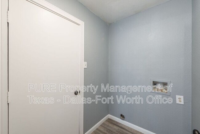 Building Photo - 3720 Garden Springs Dr