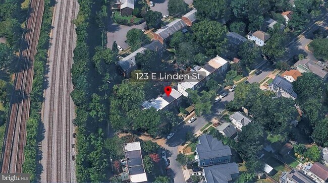 Building Photo - 123 E Linden St