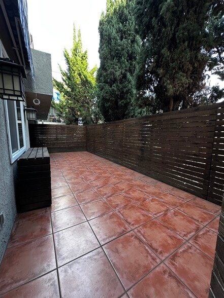 Huge patio - 11951 Mayfield Ave