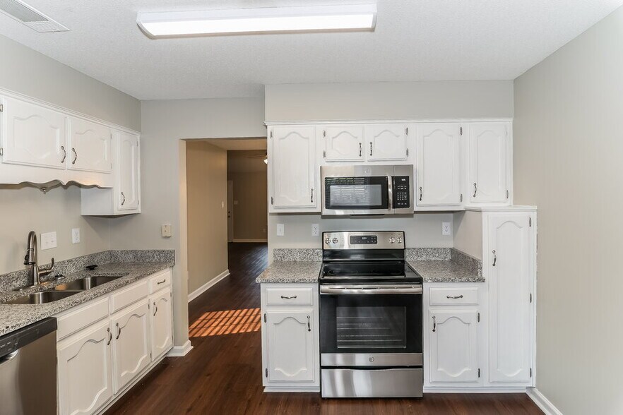 Building Photo - 8450 Kimberly Rose Dr