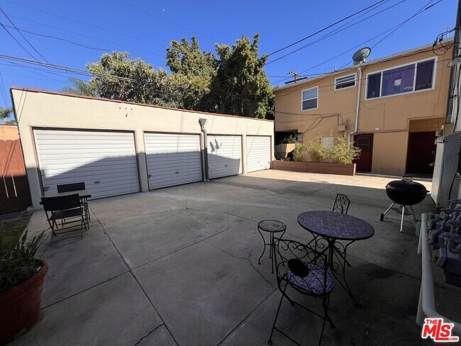 Building Photo - 1248 S La Jolla Ave
