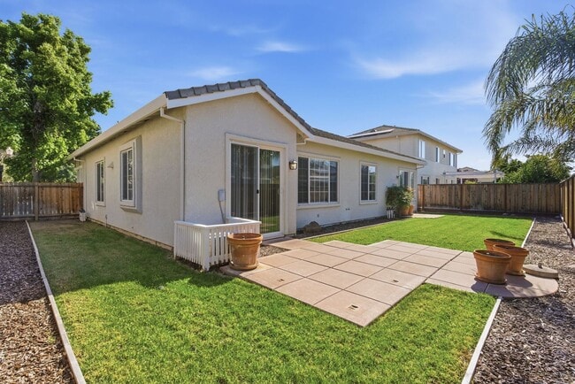 Building Photo - BEAUTIFULLY MAINTAINED SINGLE STORY HOME IN GREAT BRENTWOOD LOCATION!
