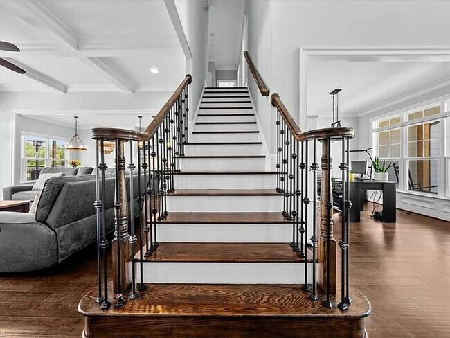 Building Photo - Lease OR Lease to Own