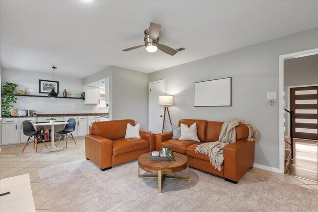 Building Photo - 208 Skyloop Dr