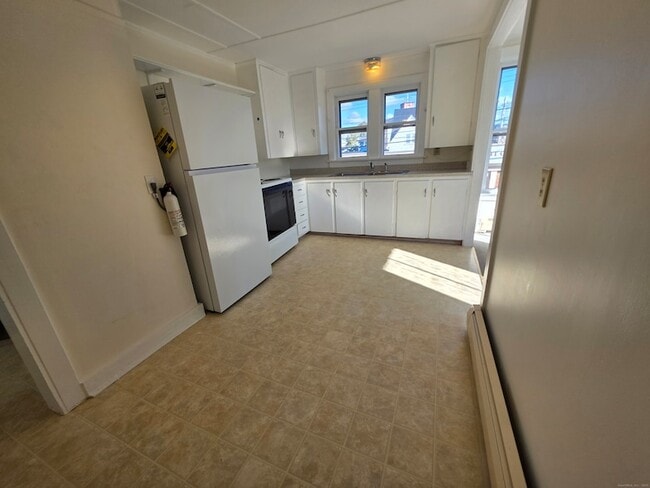 Building Photo - 110 Main St