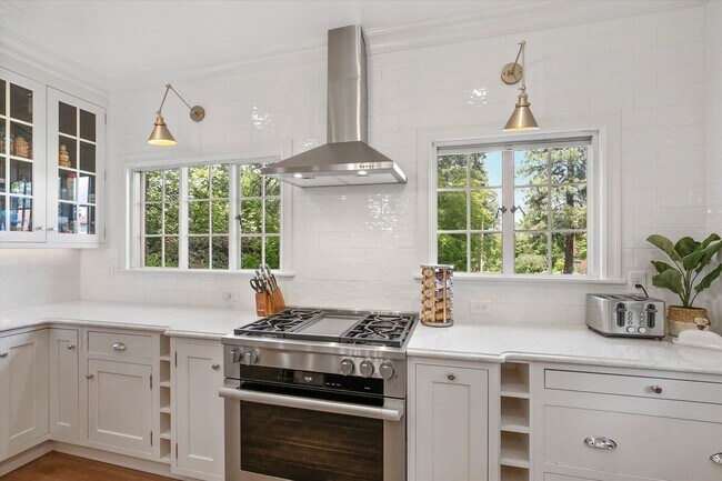 Building Photo - "Luxurious 5-Bedroom Spokane Retreat with Pool, Guest Suite, and Stunning Finishes!"