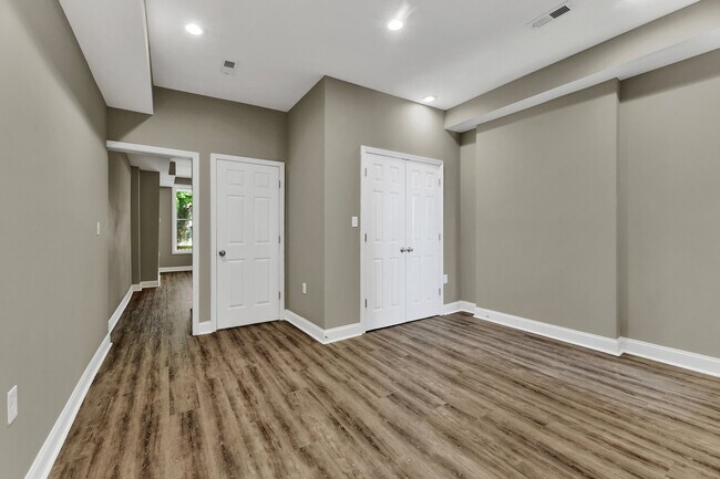 Building Photo - Fully Renovated 3 Bedroom Rowhome- Baltimo...