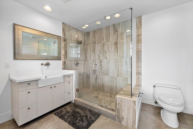 Building Photo - 740 NE 36th St