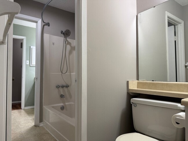 Building Photo - 3 Creekridge Cir