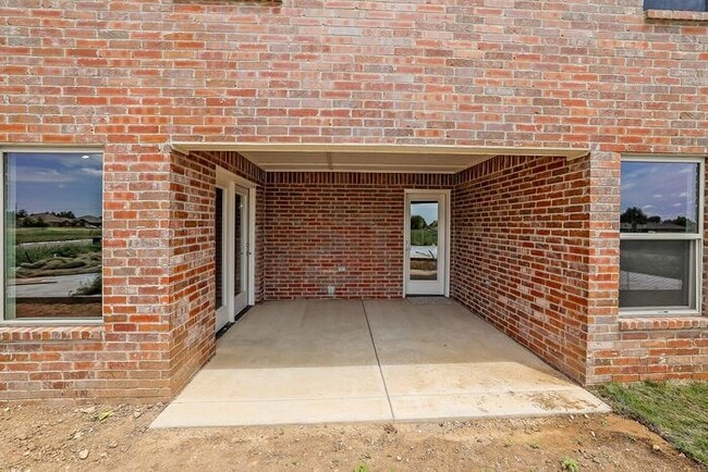 Building Photo - New Construction in City View!