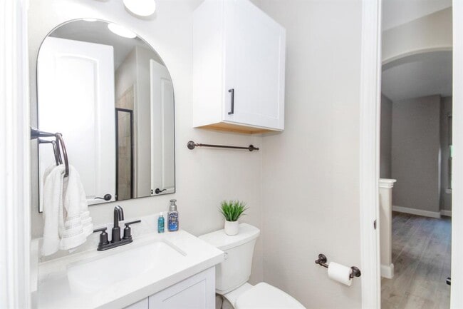 Building Photo - 1000 Bolivar Point Ln