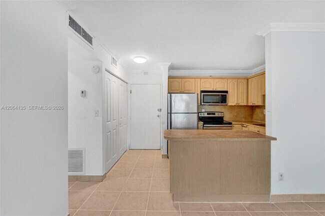 Building Photo - 1465 NE 123rd St