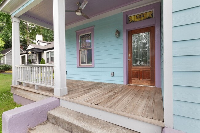 Building Photo - Spacious 6bd/3ba in Grant Park w/ Large Fe...
