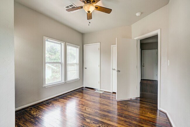 Building Photo - Stylish & Convenient Living Near OU !