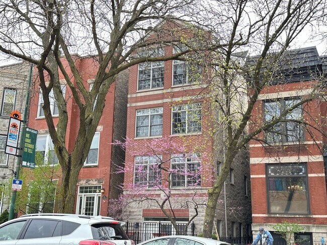 Primary Photo - 643 W Belmont Ave