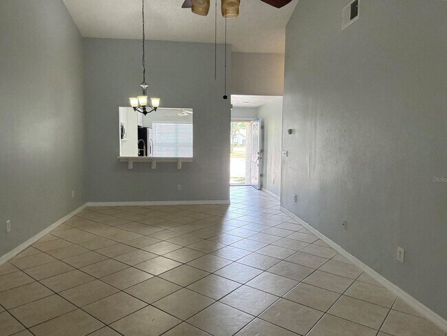 Building Photo - 2 Bedroom 2 Bathroom Condo in Gated Community of Cypress Lakes