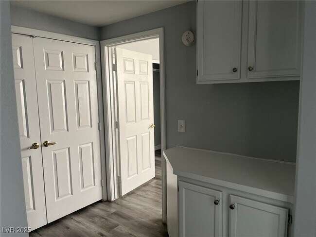 Building Photo - 1300 S Arlington St