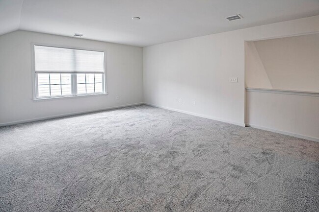 Building Photo - Beautiful 3 bedroom, 3 bath home in over 5...