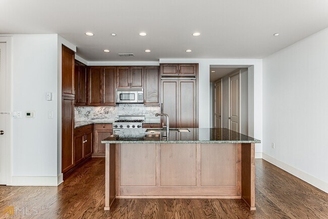 Building Photo - 3630 Peachtree Rd NE