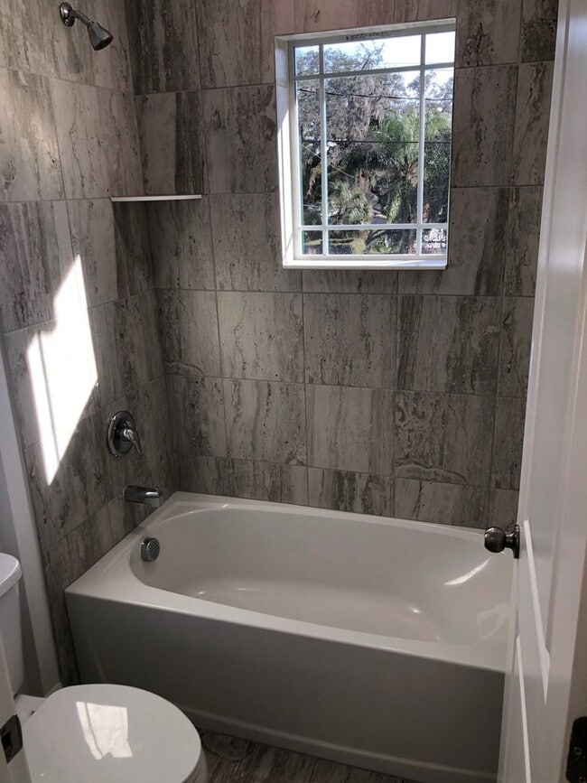 Building Photo - 310 E Ford St