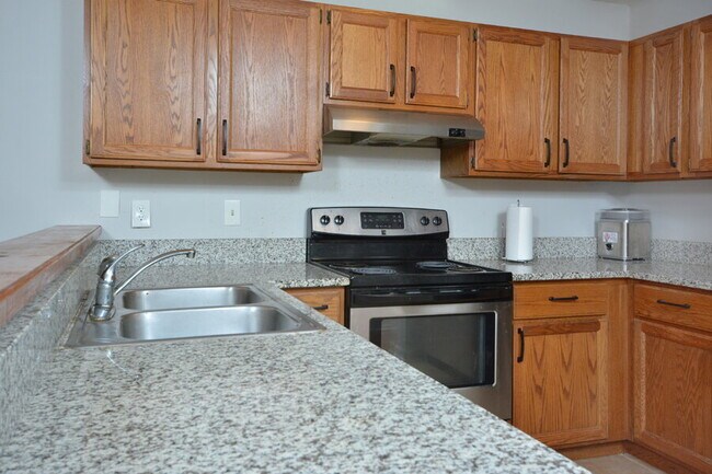 Building Photo - Charming Durham Townhome in Westgate Townes!