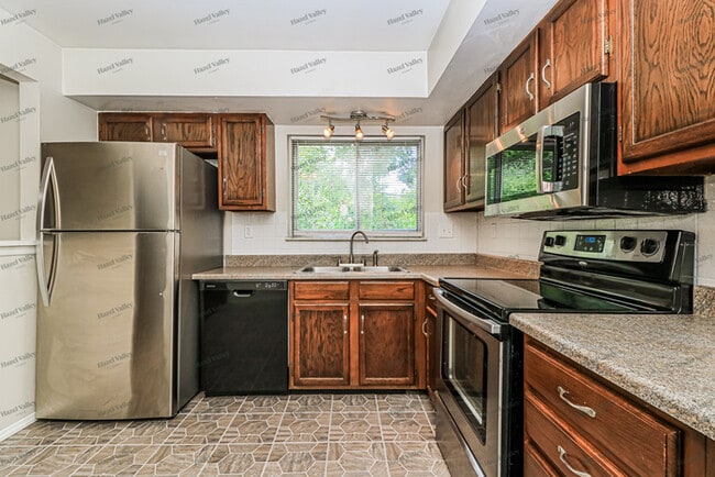 Building Photo - 1438 Friar Tuck Ln