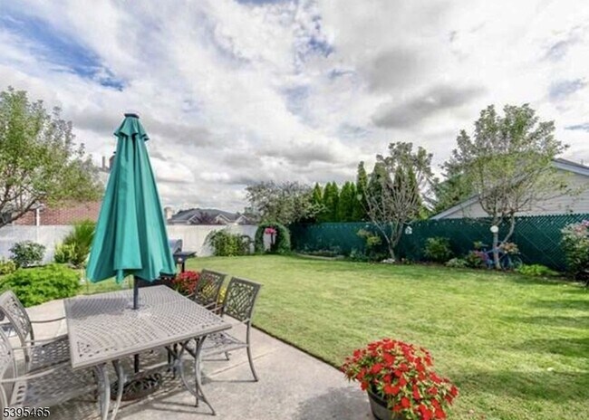 Building Photo - 128 Lee St