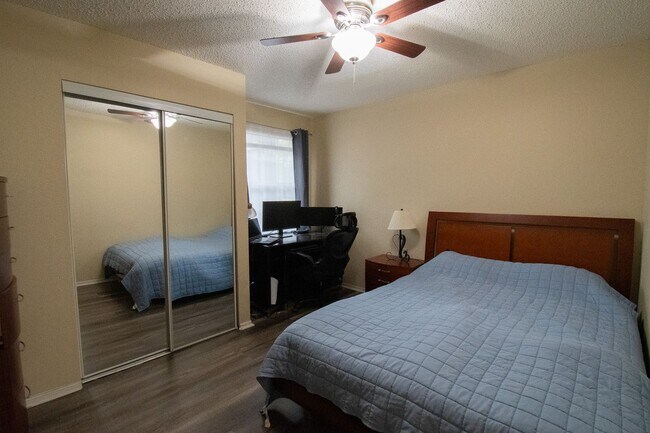 Building Photo - Windsor Park #313