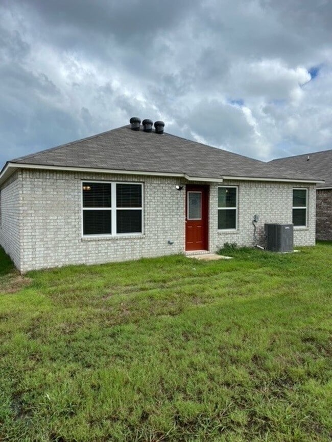 Building Photo - *NOW PRELEASING!*  NEW Three Bedroom | Two Bath Home Located in Maumelle