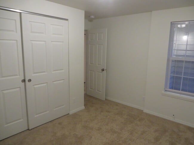 Building Photo - lynd04