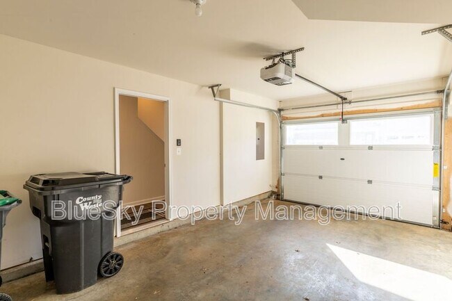 Building Photo - 3430 Montague St