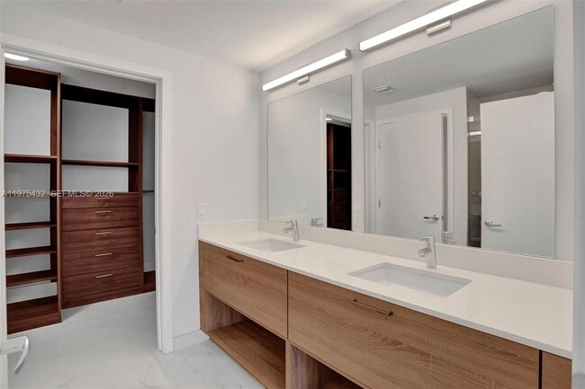 Building Photo - 16385 Biscayne Blvd