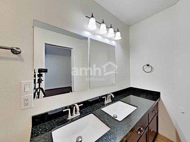 Building Photo - 8630 Tiverton Rd