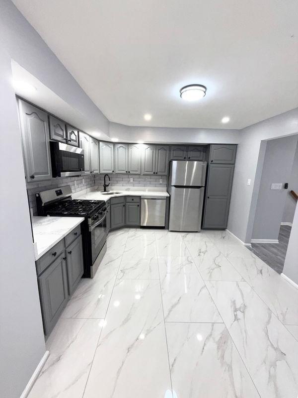 Building Photo - 68 Marrow St