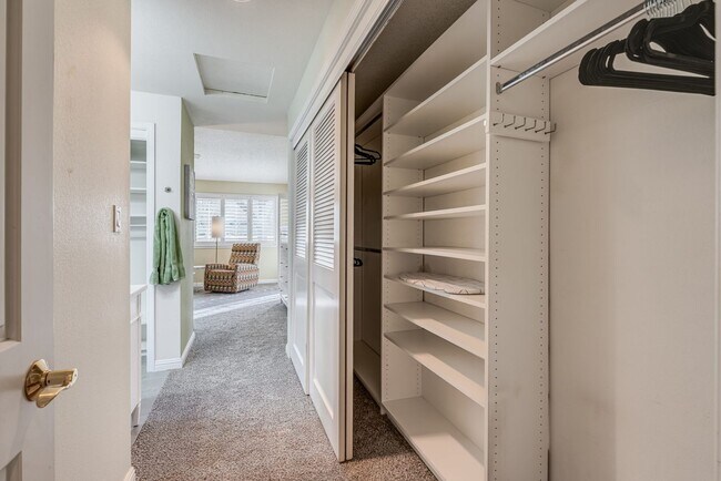 Building Photo - Fully Furnished Reno Retreat – Utilities Included & Flexible Lease Terms
