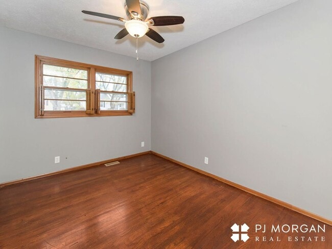 Building Photo - 1409 Thomas Dr